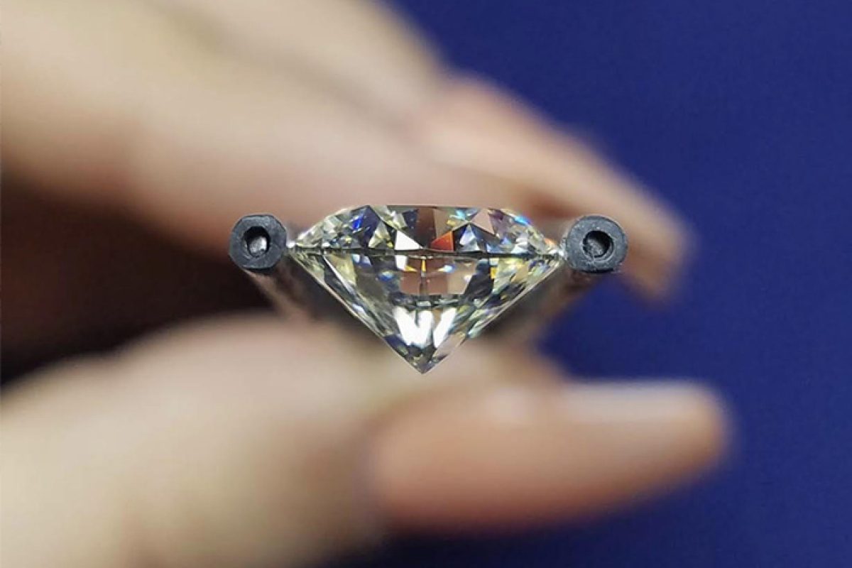 Diamond rings sparkle for the internet dating generation | Luxury goods  sector | The Guardian