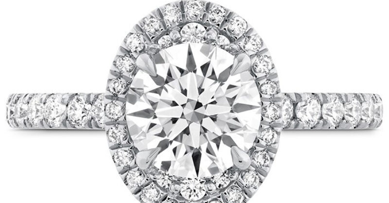 Round diamond with oval halo hot sale